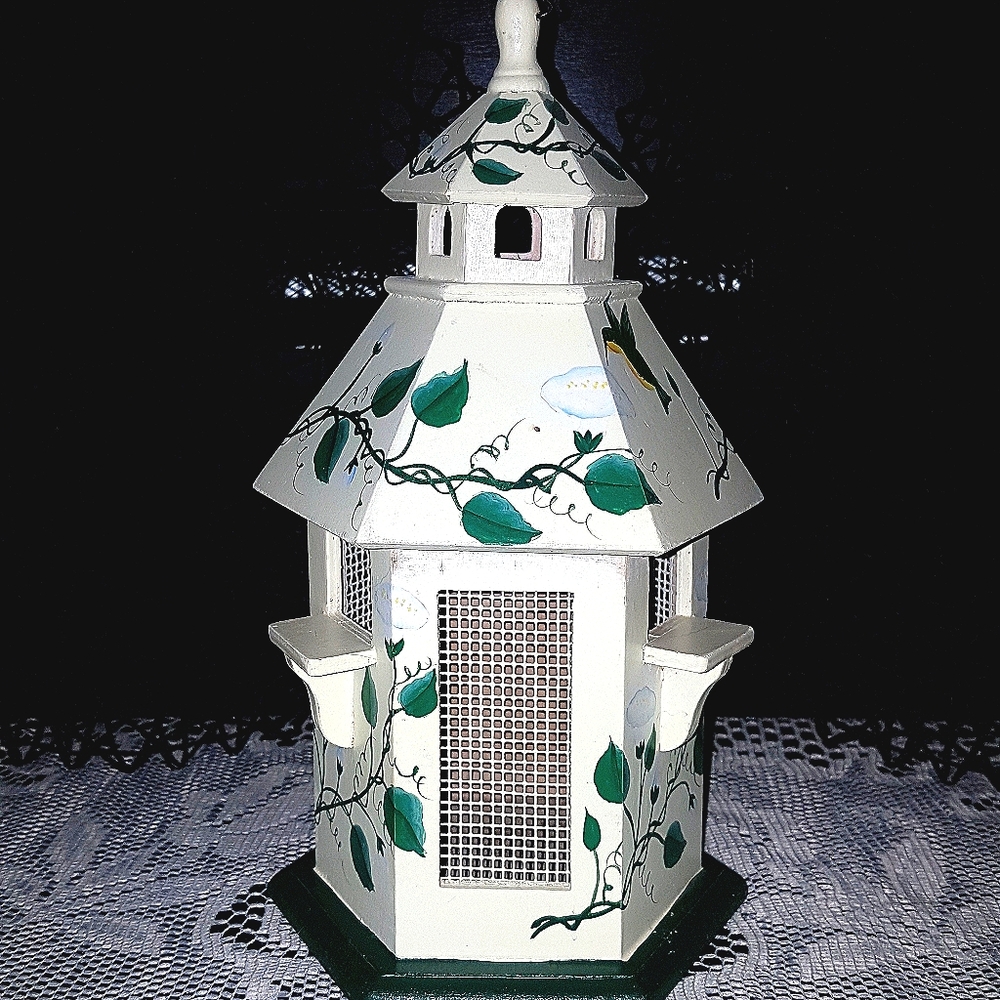 12 inch Pretty Hummingbird birdhouse